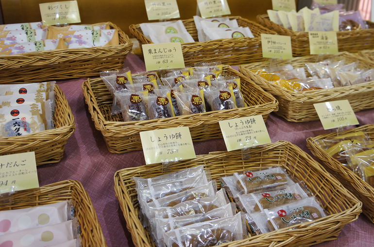 一六本舗　十六番館