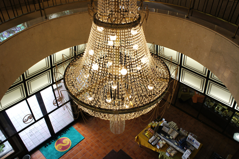 一六本舗　十六番館