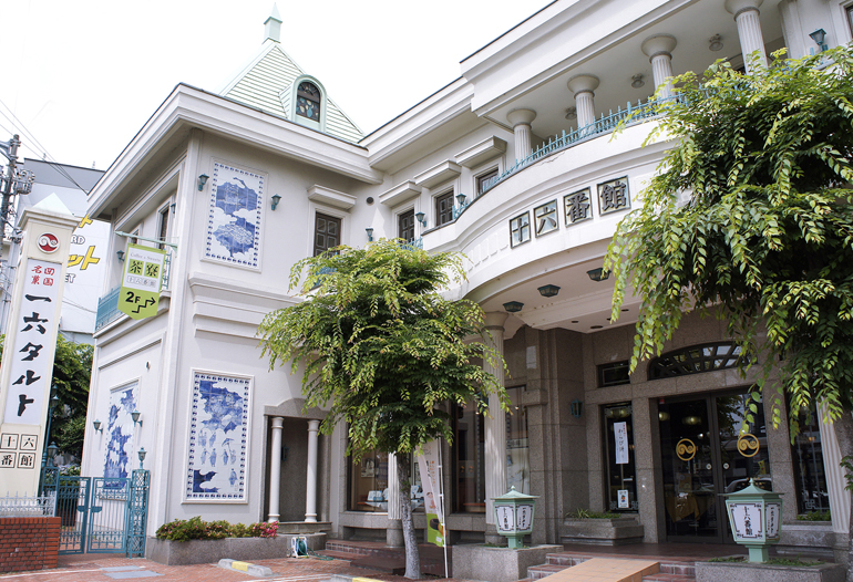 一六本舗　十六番館