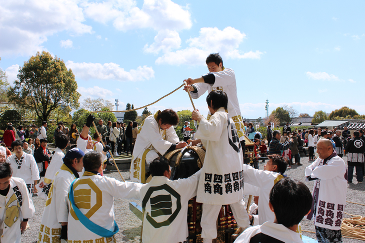 昭和の古町神輿ロープ巻き