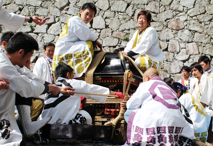 昭和の古町神輿ロープ巻き