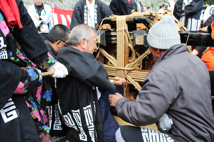 昭和の古町神輿ロープ巻き