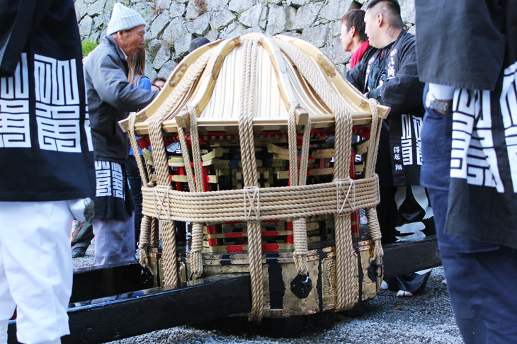 昭和の古町神輿ロープ巻き