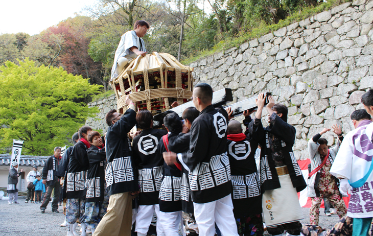 昭和の古町神輿ロープ巻き