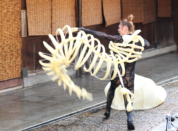 LIVE BONE